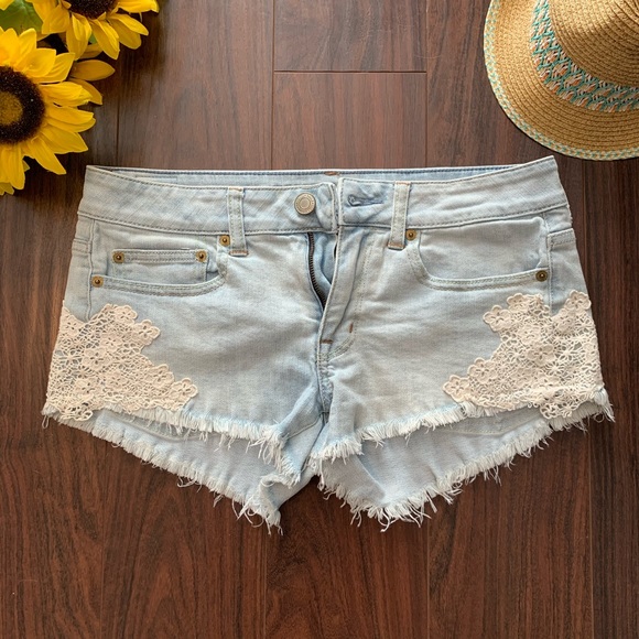 American Eagle Light Denim Stretch Shorts with Lace Size 6 Small Medium - Picture 2 of 5